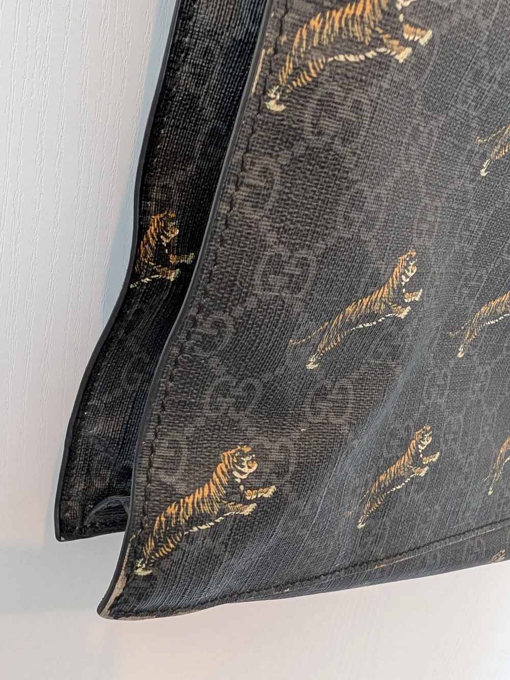 Gucci Black GG Supreme Tiger Print Tote Bag